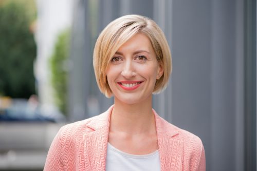 Franziska Fey, Porträt der Mitarbeiterin der DFL Stiftung.