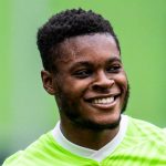 Lachender Fußballspieler Ridle Baku, Porträt.
