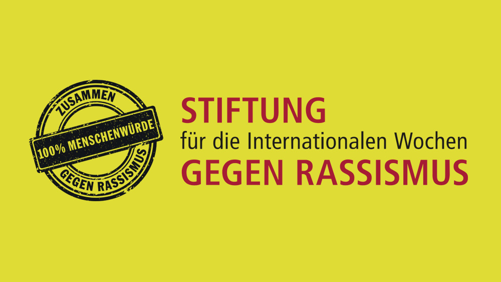 Eine Gruppe von sechs Personen steht vor einer Wand mit Porträts von Biathleten. Im Hintergrund sind die Namen Magdalena Neuner, Michael Greis und Arnd Peiffer zu sehen. Die Personen sind festlich gekleidet und scheinen an einer Veranstaltung teilzunehmen. Im unteren rechten Bildrand ist das Logo der Deutschen Sporthilfe erkennbar.