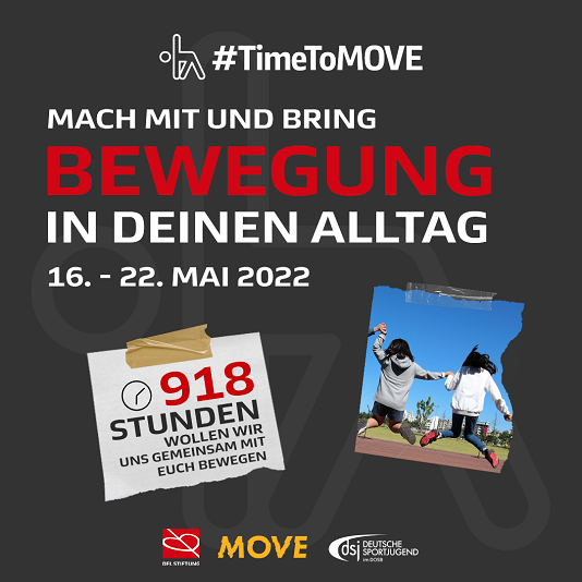 Aufruf #TimeToMOVE Eine Gruppe von Menschen steht auf dem Rasen eines Fußballstadions im Schnee. Sie halten eine große, blaue Flagge mit der Aufschrift "DARMSTADT 2017" und dem Logo der DFL Stiftung. Es handelt sich um eine Weihnachtsaktion des SV Darmstadt 98 in Zusammenarbeit mit der DFL Stiftung.