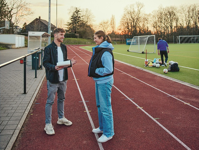 Foto von zwei Menschen aus dem Projekte TeamKickers